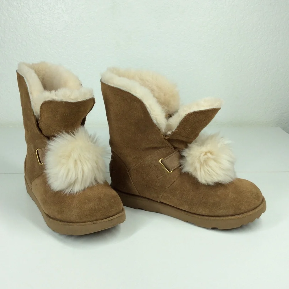 UGG Kids' Isley boots with removable pom pom - Picture 11 of 14
